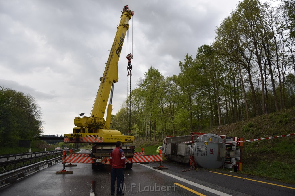 VU Gefahrgut LKW umgestuerzt A 4 Rich Koeln Hoehe AS Gummersbach P281.JPG - Miklos Laubert